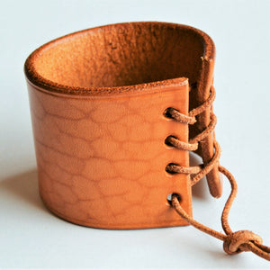 Rannekoru, Simply Leather
